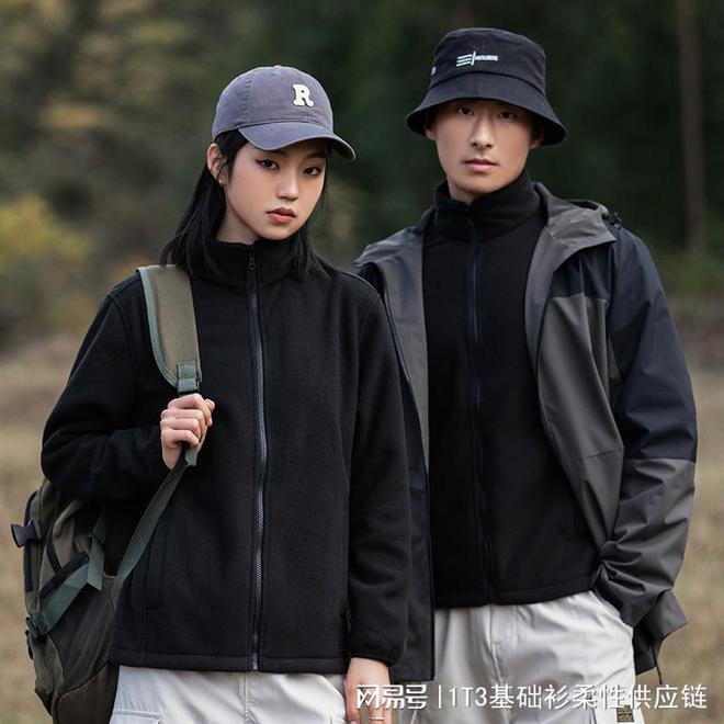 巧妙穿搭冲锋衣尽享防水御寒魅力球王会平台秋冬户外必备：如何