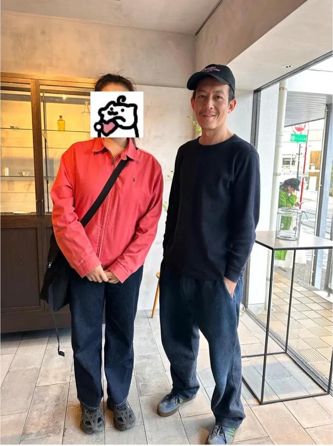 上皮包骨皱纹明显一股老人味日本偶遇陈冠希他瘦了好多脸