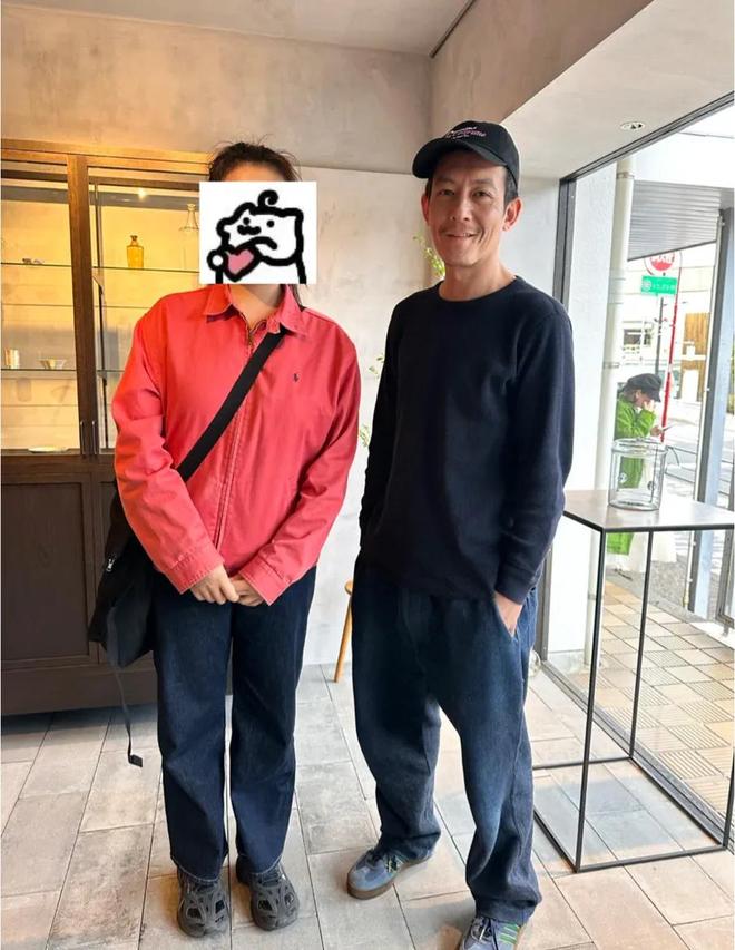 上皮包骨皱纹明显一股老人味日本偶遇陈冠希他瘦了好多脸(图3)