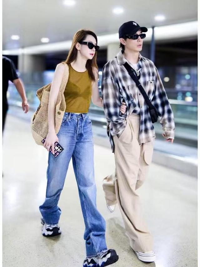 穿搭减龄洋气俊男靓女十分养眼戚薇和李承铉走机场一身休闲(图9)