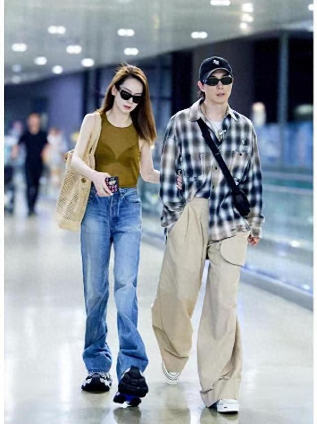 穿搭减龄洋气俊男靓女十分养眼戚薇和李承铉走机场一身休闲(图10)